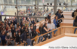 Hunderte Studierende strömen in die OsnabrückHalle